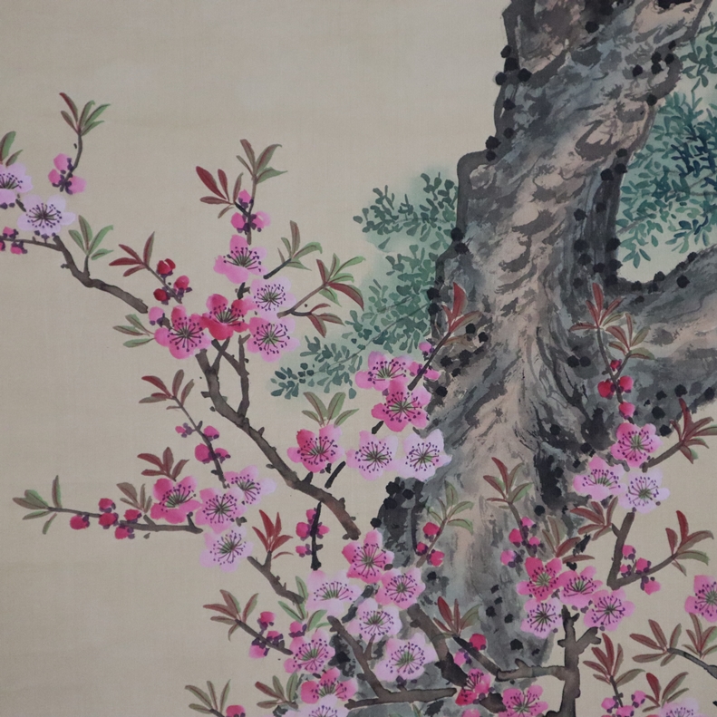 Chinesisches Rollbild - Landschaft mit zwei Pferden unter einem Baum sowie einem blühenden Strauch, - Image 6 of 12