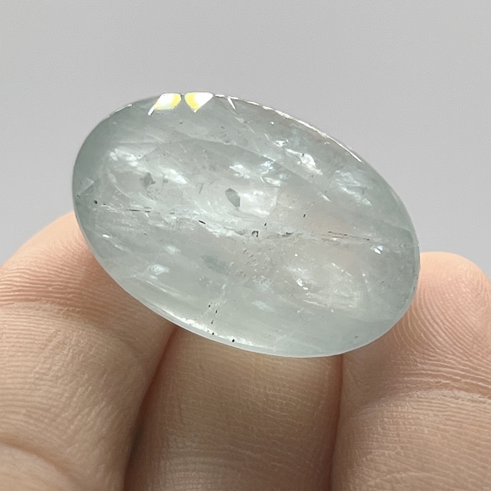 Aquamarin - 46.95ct, hell blau, ovaler Cabochon, Zertifikat "ITGLR", Nr. S209322791 - Image 4 of 5