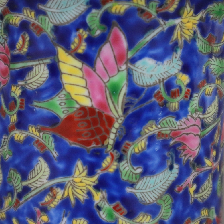 Vase - China 20.Jh., Zylindervase mit ausgestelltem Rand, Dekor in polychromen Aufglasurfarben, unt - Image 3 of 8