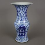 Blau-weiße Balustervase - China, ausgehende Qing-Dynastie, spätes 19. Jh., sog. „Hochzeitsvase“, Po