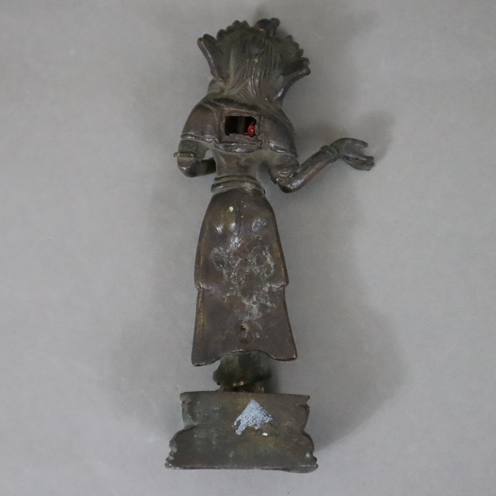 Kleine Votivfigur aus Bronze - Tibet/Nepal, Bronze, aus zwei Teilen bestehend, Figur der stehenden - Image 6 of 7