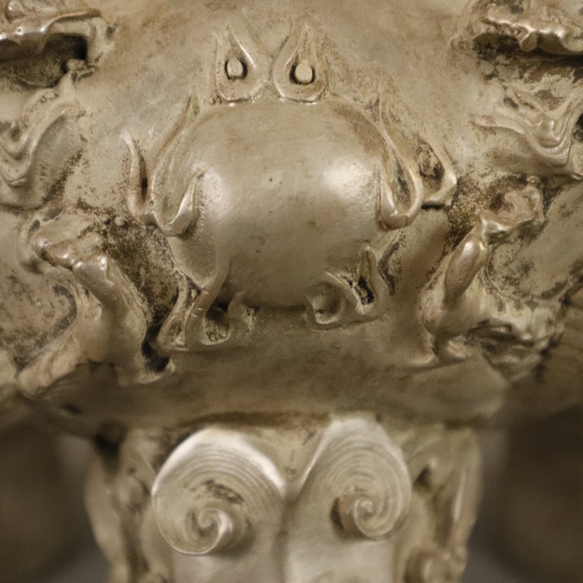 Großes Räuchergefäß - Weißmetall, tripoder kugeliger Korpus, Klauenfüße mit Maskaronabschlüssen, au - Image 8 of 11