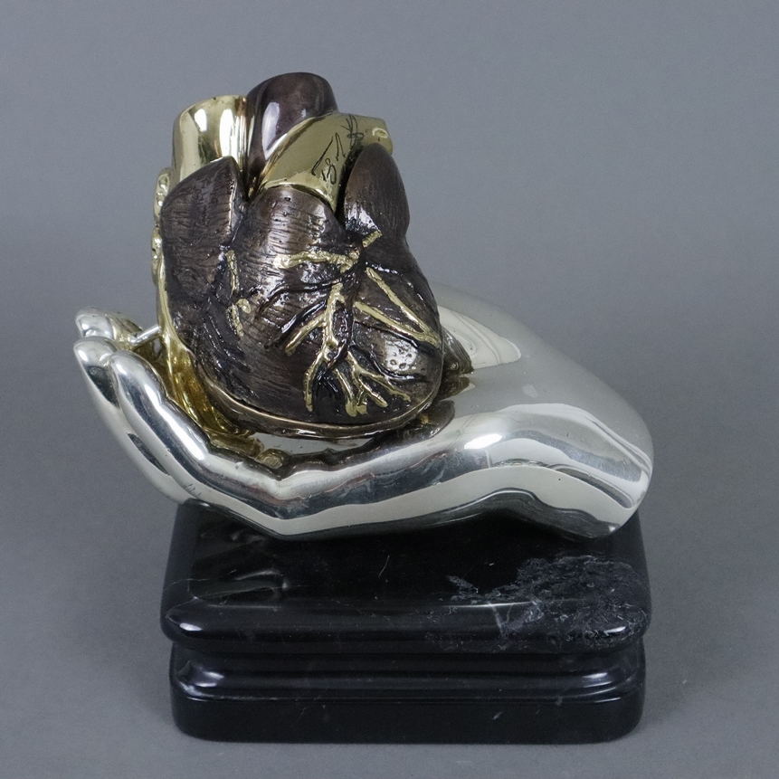 Klotz, Prof. (Dr. med.) Theodor - "Heart in Doctor's Hand“, Bronze, mehrteilig, zum Teil versilbert