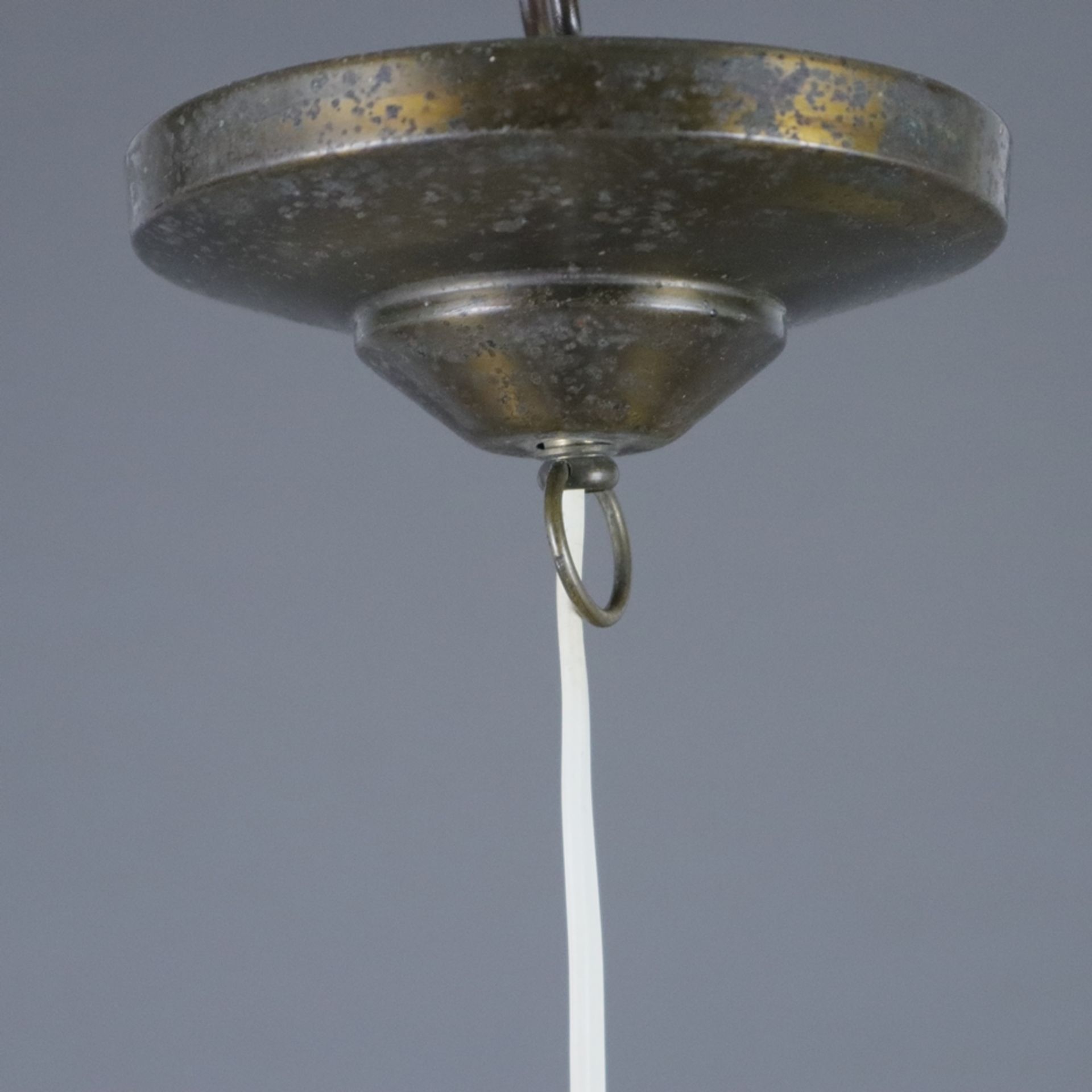 Jugendstil-Deckenlampe - Anfang 20. Jh., glockenförmiger Glas-Schirm mit opalweißem Unterfang, Meta - Bild 5 aus 7
