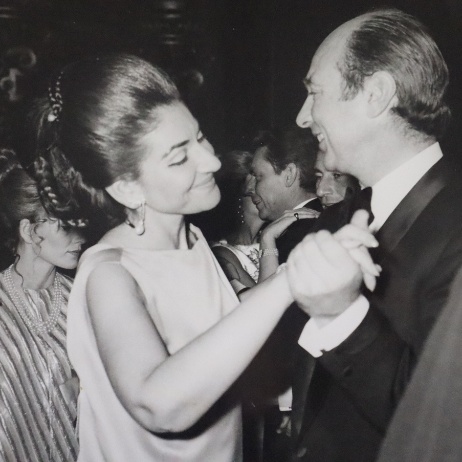 Konvolut 3 Presseaufnahmen von Maria Callas - s/w Fotografien, verso diverse Fotoatelier-Stempel (1 - Image 3 of 8