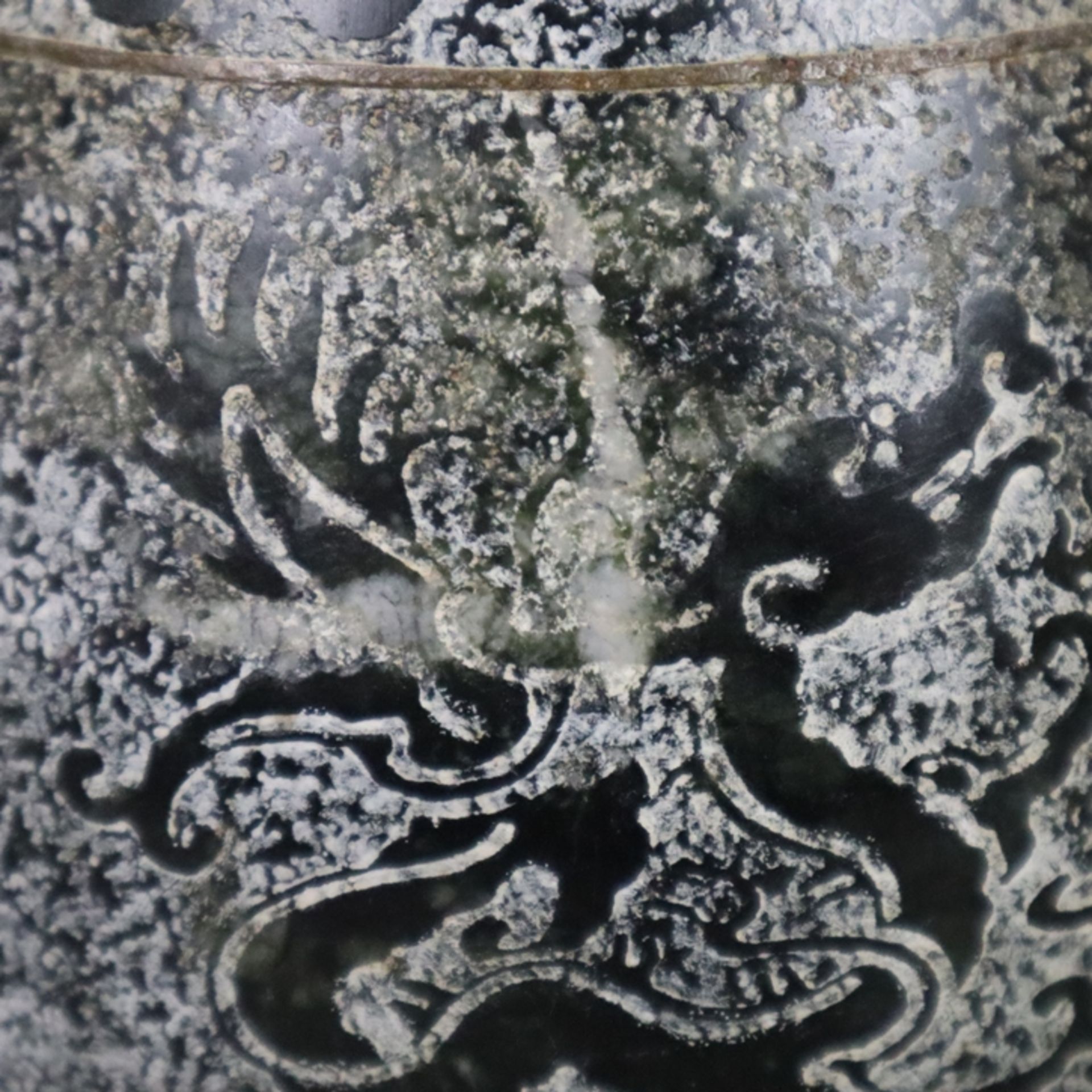 Steinvase - China, schlanker "Yu hu chun ping"-Typus, Kalkstein, teils poliert, dekoriert mit archa - Bild 9 aus 10