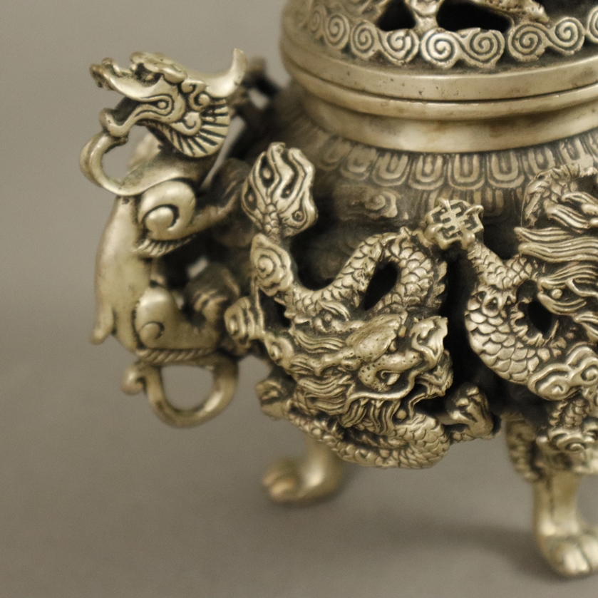 Weihrauchbrenner - China, silbriges Metall, gedrückt kugelige Schale mit Fabeltierhenkeln und vier - Image 3 of 9
