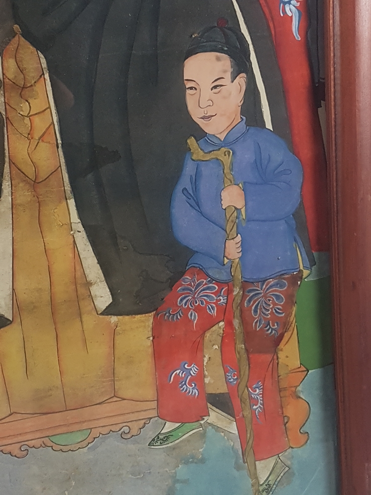 Ahnenbild - vielfigurige Darstellung der Vorfahren einer chinesischen Familie, in zwei Reihen sitze - Image 7 of 9