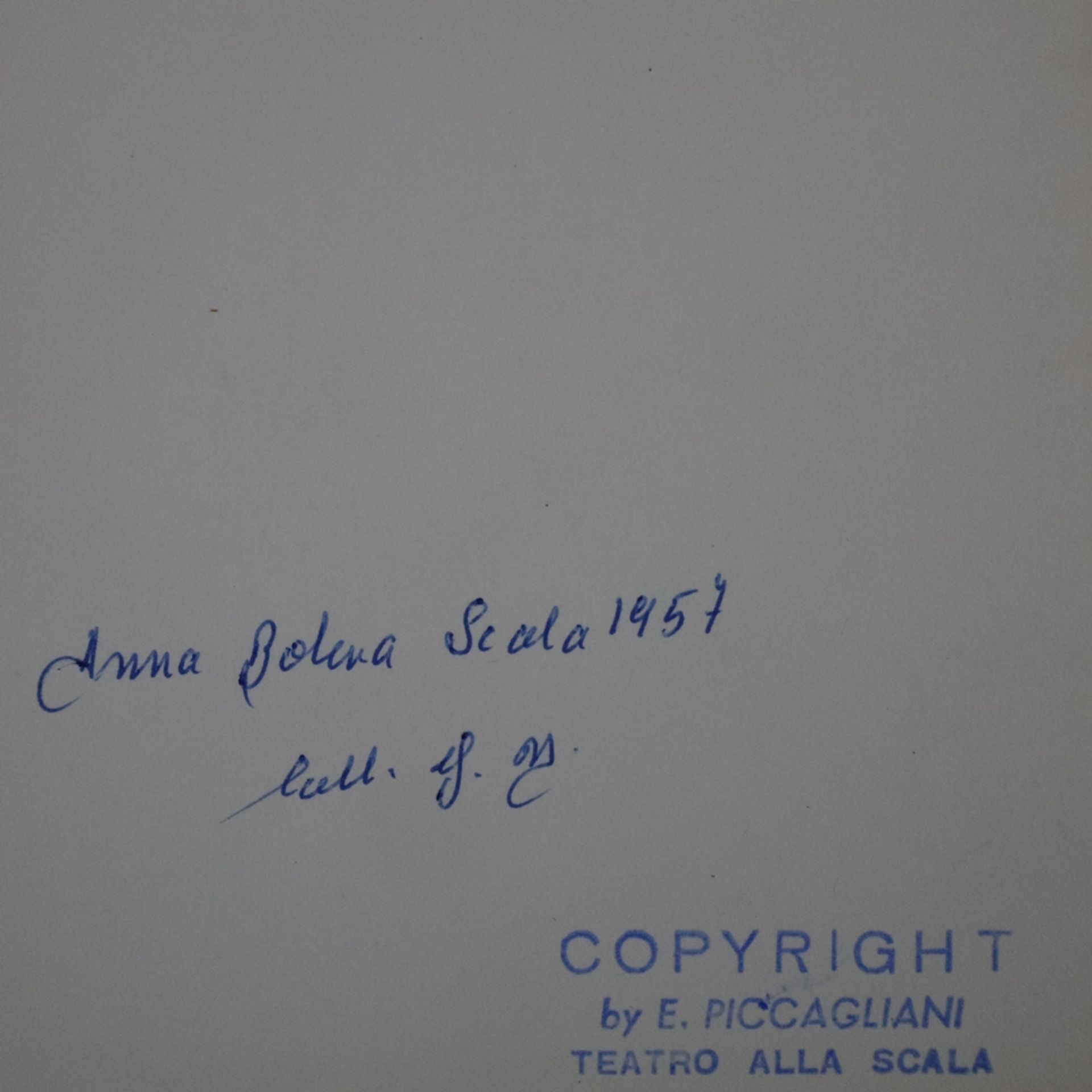 Konvolut: Drei Fotografien von Maria Callas - s/w Fotografien, verso handschriftlich bezeichnet "La - Bild 4 aus 6