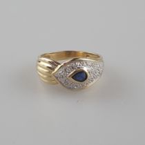 Saphirring mit Diamanten - Gelbgold 585/000 (14K), gestempelt „585“, in stilisierter Uräusform, zen