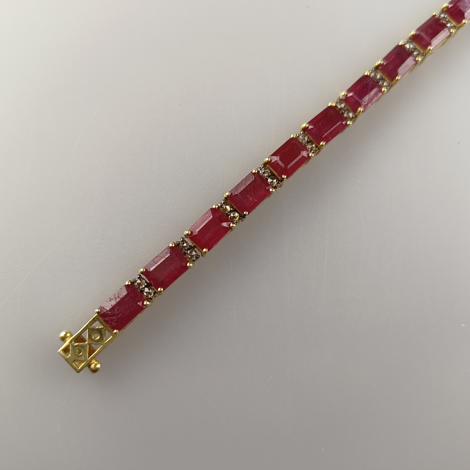 Schmales Tennisarmband mit Rubinen und Diamanten - Sterling Silber 925/000, gestempelt, vergoldet, - Image 2 of 6