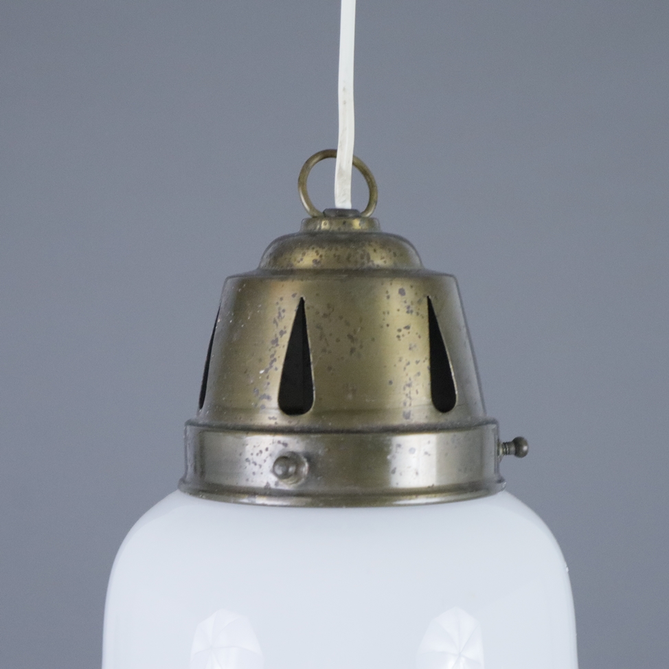 Jugendstil-Deckenlampe - Anfang 20. Jh., glockenförmiger Glas-Schirm mit opalweißem Unterfang, Meta - Image 4 of 7