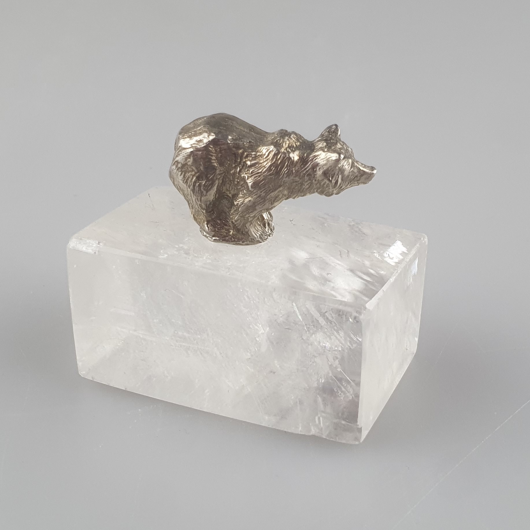 Miniaturfigurine eines Bären auf Eisscholle - kleiner Bär aus Silber auf Sockel aus Bergkristall st - Image 2 of 6