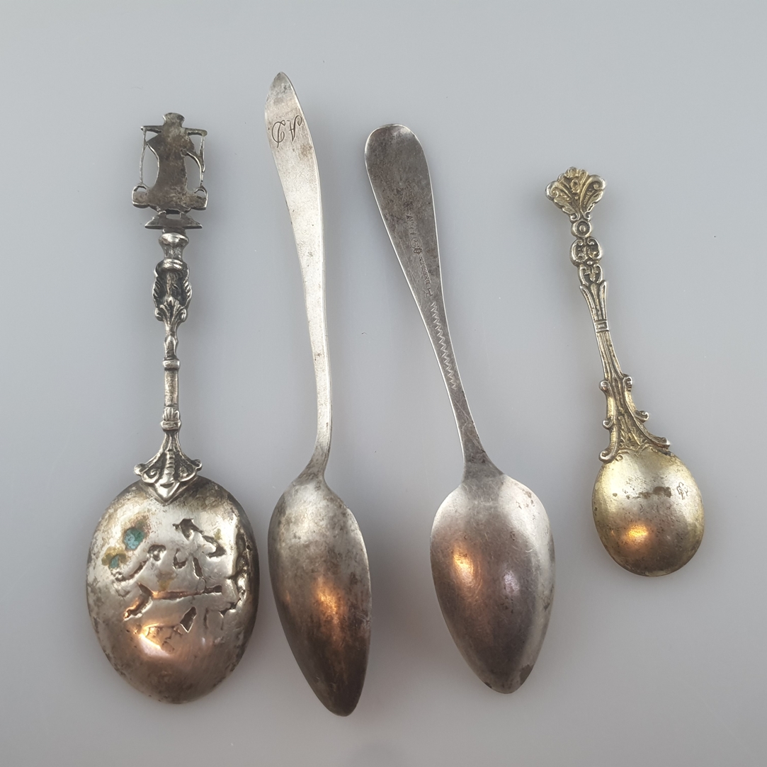 Vier antike Silberlöffel - diverse Alter, Herkunft und Formen, dabei: 1x Löffel mit langer spitzova - Image 5 of 5
