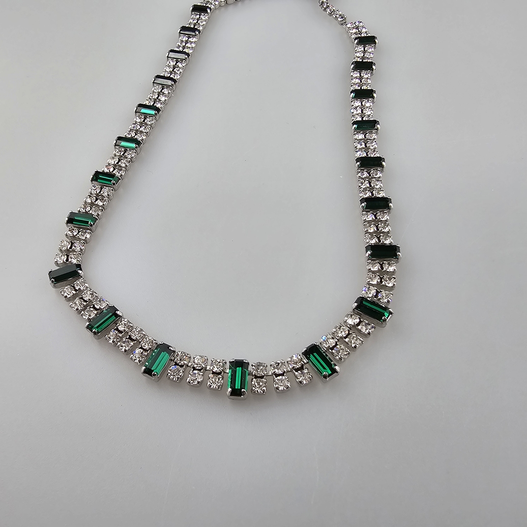 Vintage-Collier - Weißbronze, rhodiniert, bandförmig, ausgefasst mit smaragdgrünen Kristallen in Ba - Image 2 of 5