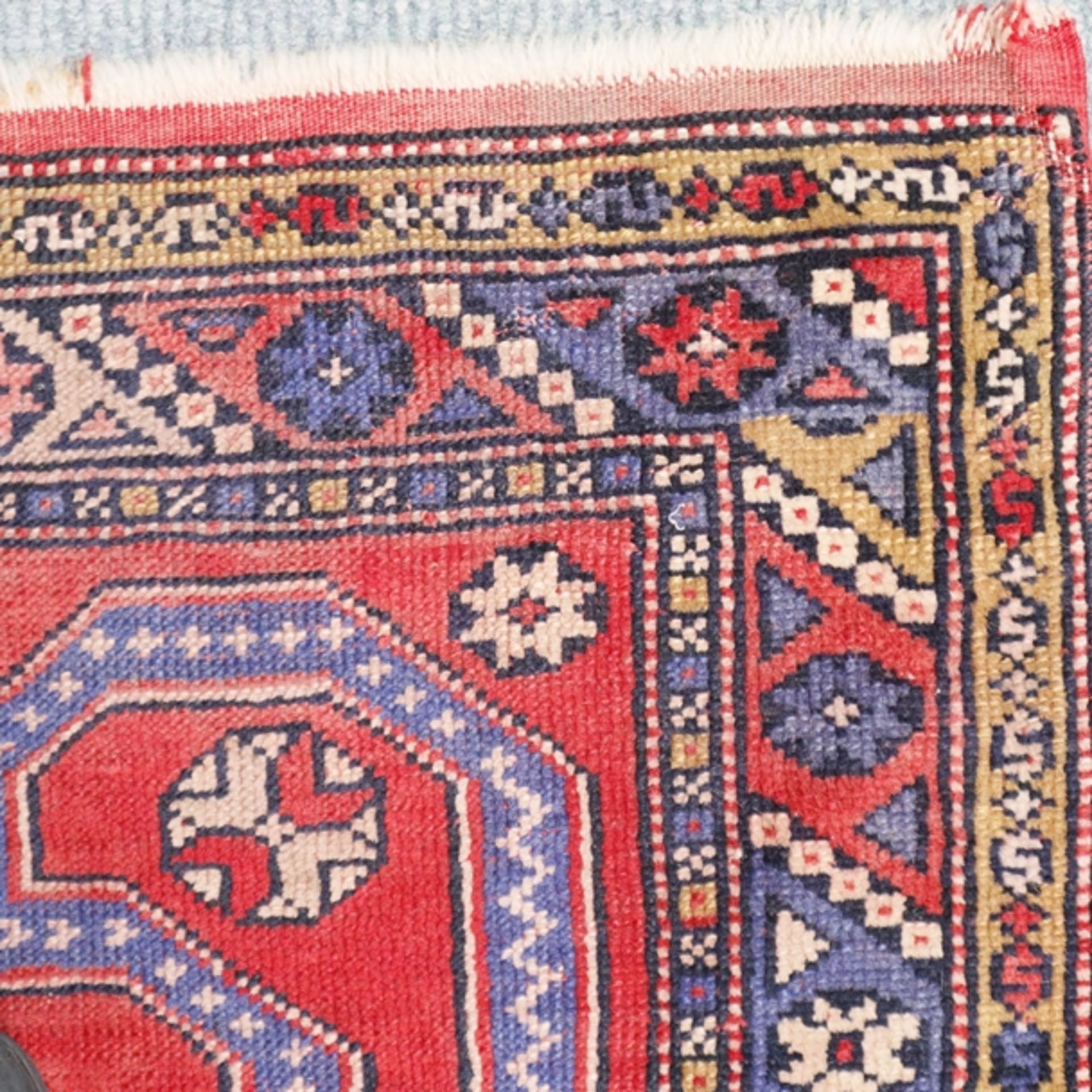 Kasak-Läufer - Russland, Wolle, rotgrundiges Innenfeld, geometrisch gemustert, Mehrfachborte, Gebra - Image 6 of 8
