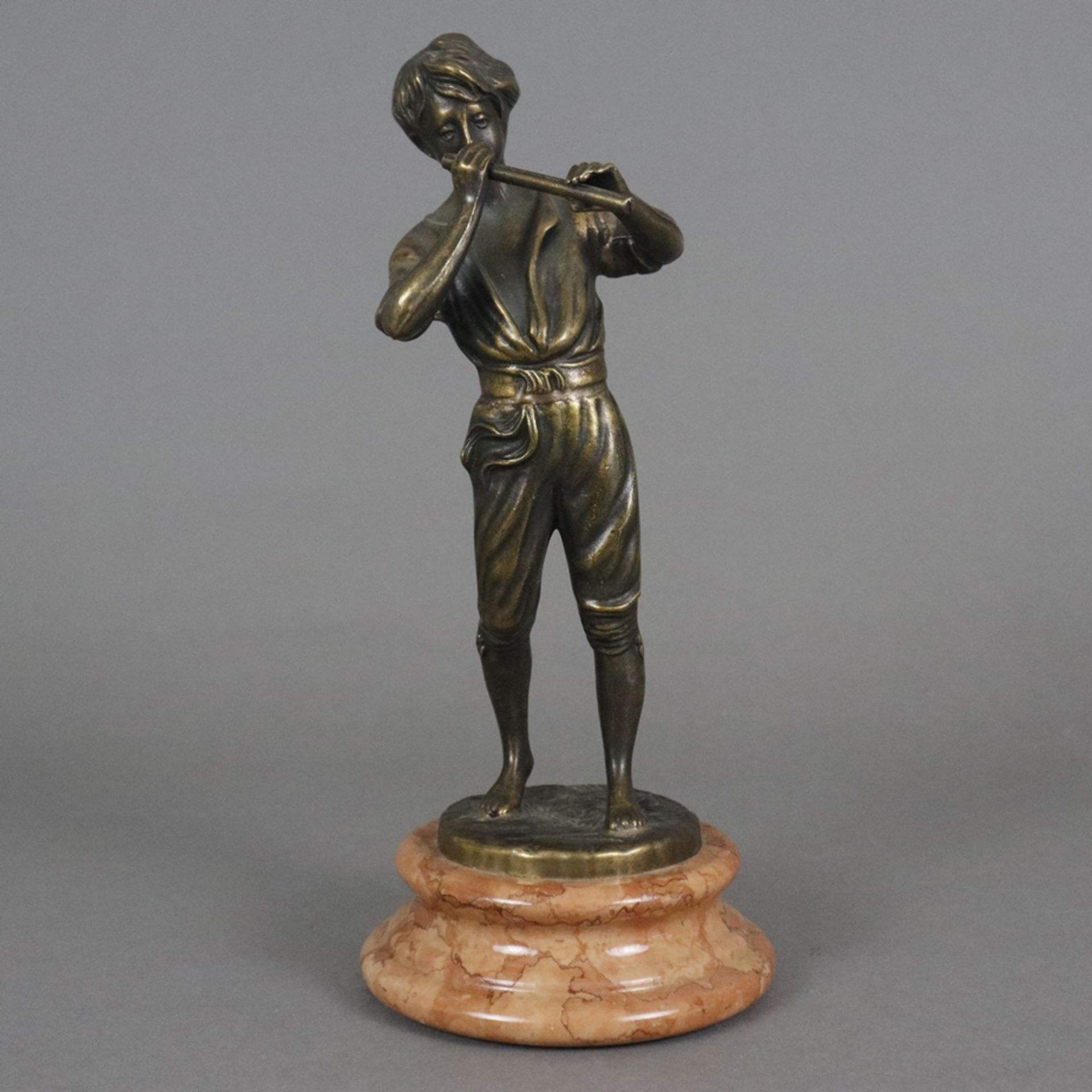 Flötenspieler - Gießerei "Lancini", Italien 20. Jh., Bronze, braun patiniert, vollrunde Figur eines
