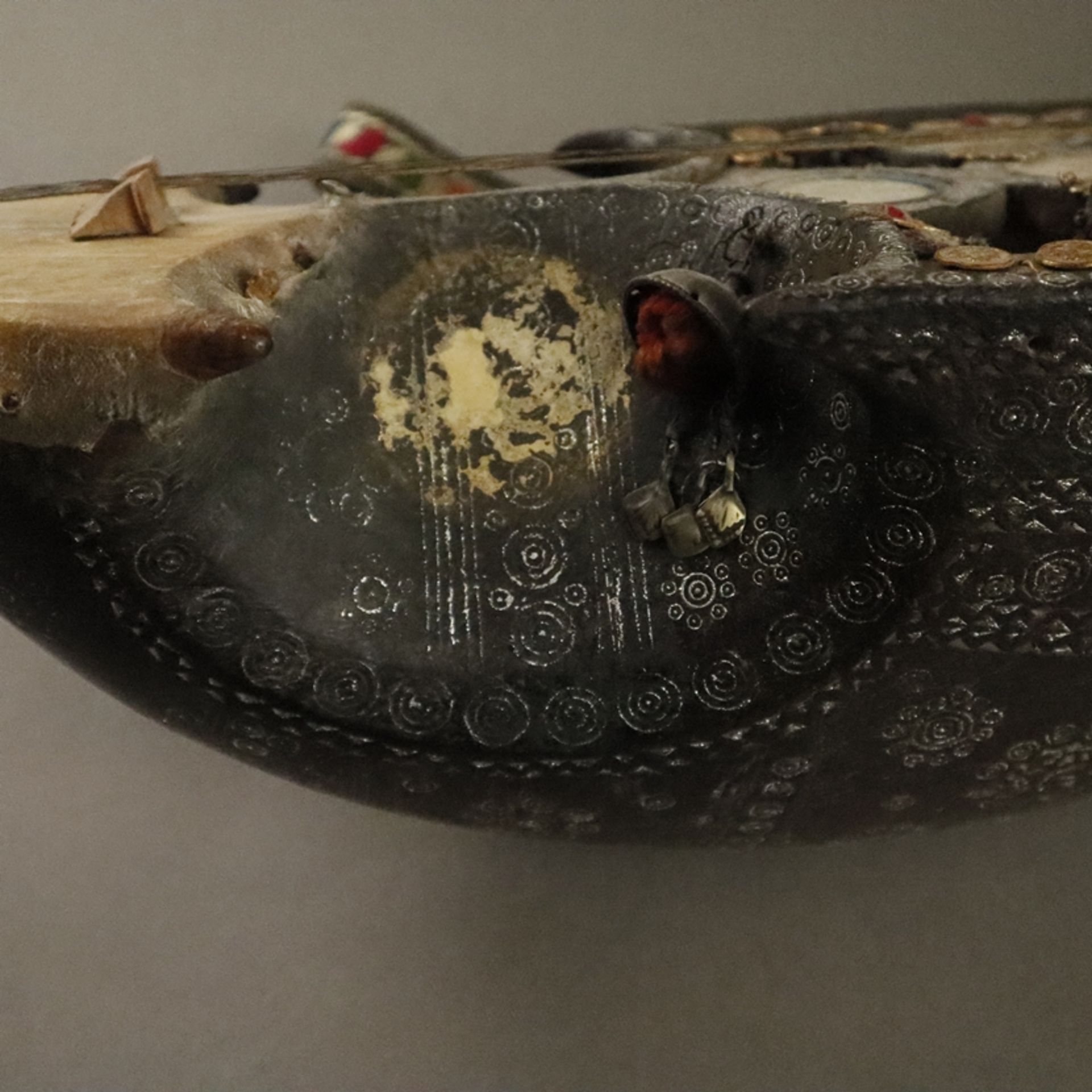 Kurzhalsgeige Sarinda - Indien/Pakistan/Afghanistan, bootsförmig gekrümmter, bauchiger Holzkorpus, - Image 7 of 10