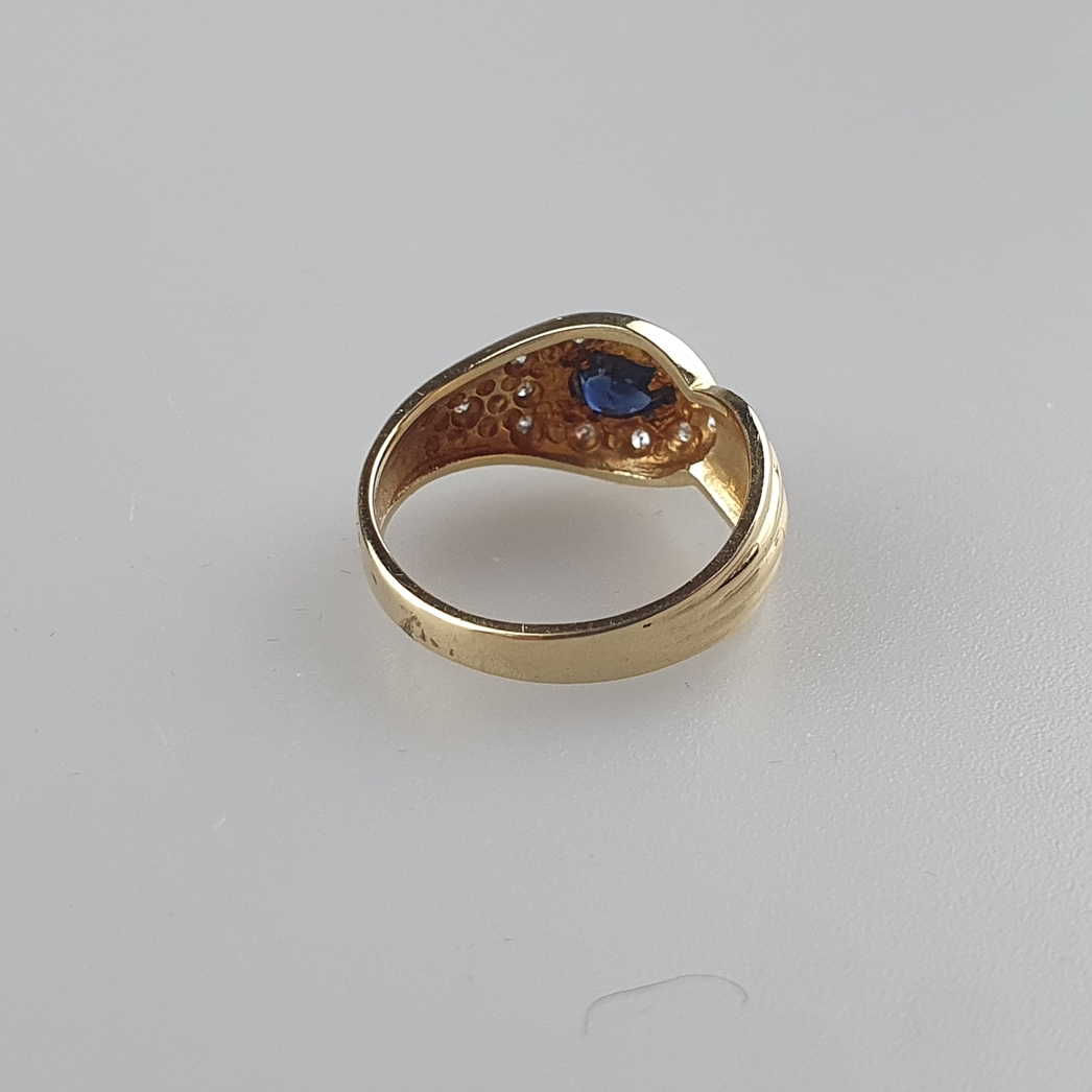 Saphirring mit Diamanten - Gelbgold 585/000 (14K), gestempelt „585“, in stilisierter Uräusform, zen - Image 4 of 5