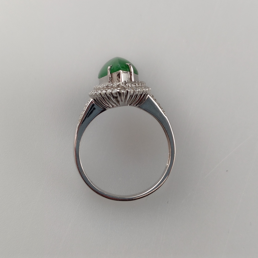 18K-Jadering mit Diamanten - Weißgold 750/000 (18K), navetteförmiger Ringkopf mit grüner Jade von c - Image 5 of 7