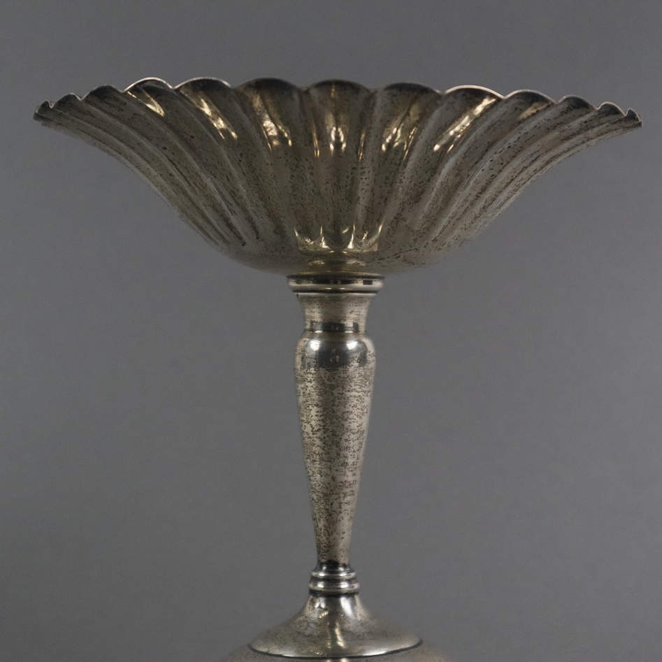 Sterlingsilber-Tazza - 20. Jh., 925er Silber, runde vertiefte Schale mit gefächertem Rand, Baluster - Image 3 of 6