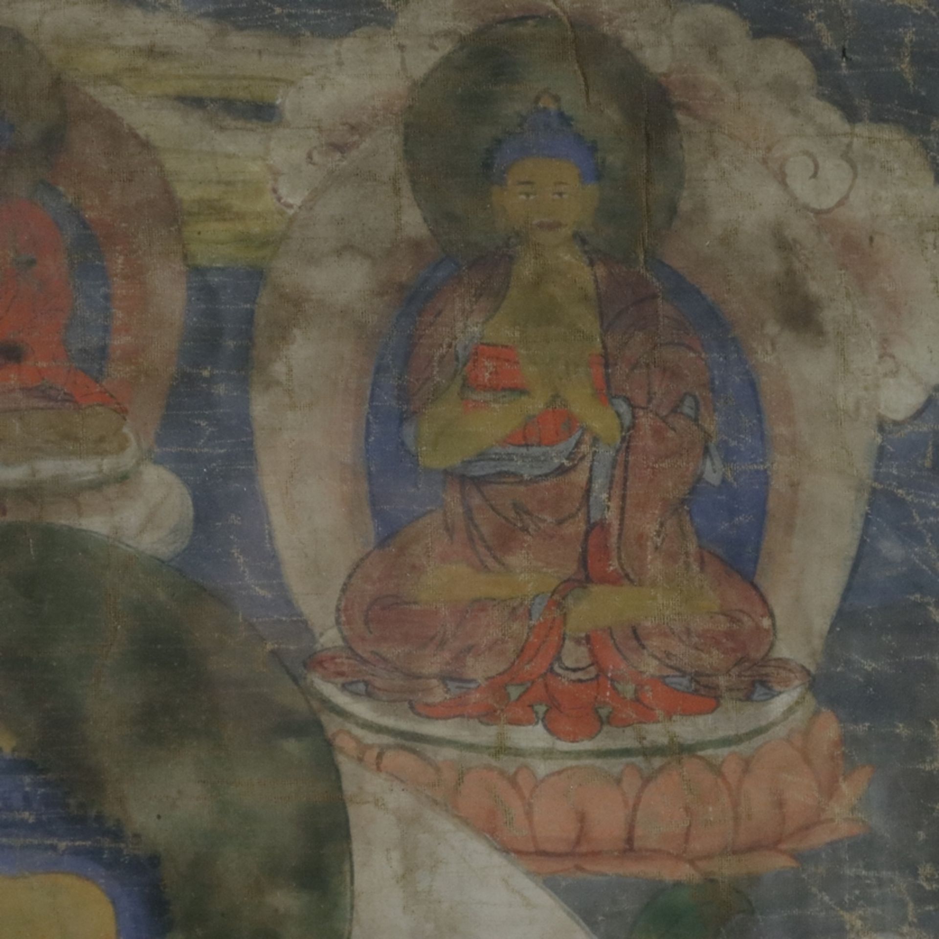 Thangka mit Buddha Shakyamuni - Tibet, 19.Jh., Gouache auf Leinwand, in der Mitte auf einem Lotosth - Bild 6 aus 12