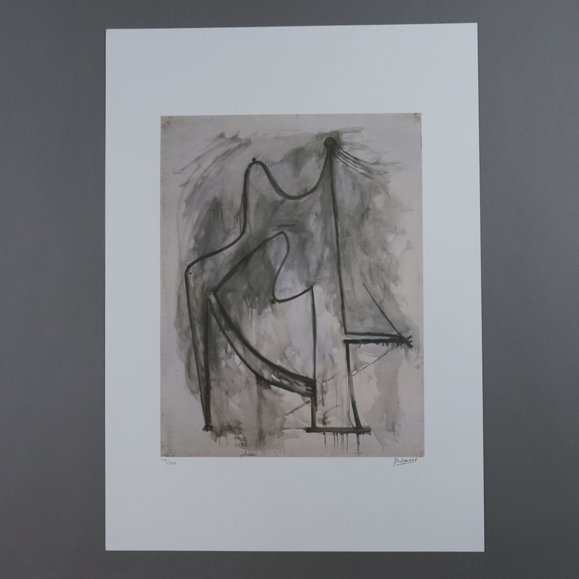 Picasso, Pablo (1881 Malaga -1973 Mougins, nach) - Abstrakte Frauenfigur, Farboffsetlithografie auf - Bild 2 aus 6