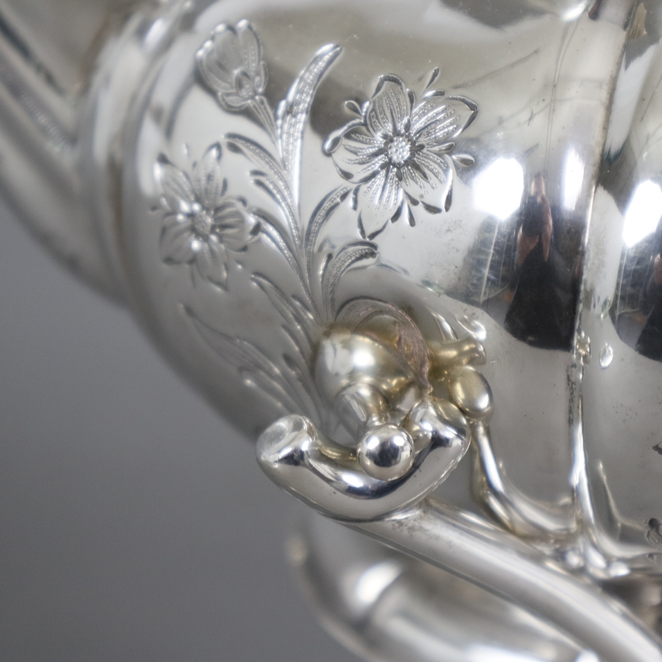 Prächtige Teekanne - deutsch, 800er Silber, ziselierter Blumendekor, Isolierringe aus Bein, Bodenun - Image 7 of 11
