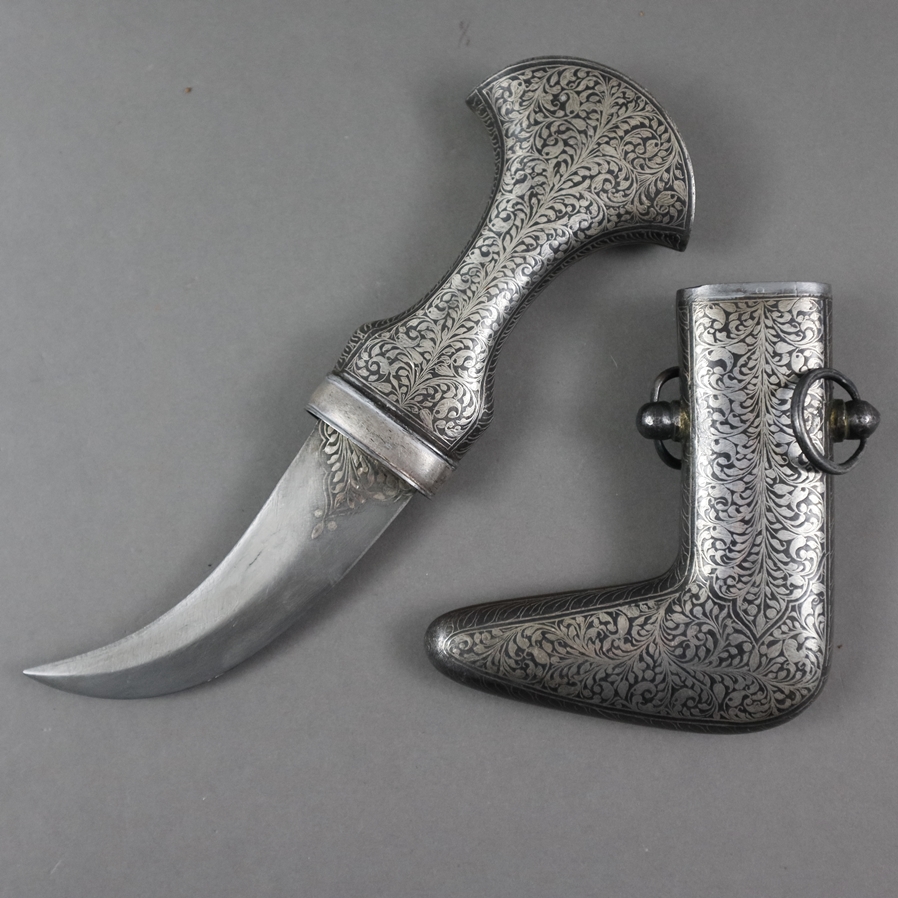 Silbertauschierter Eisen-Khanjar /-Jambyia - Indien 20.Jh., geschwungene zweischneidige Klinge mit