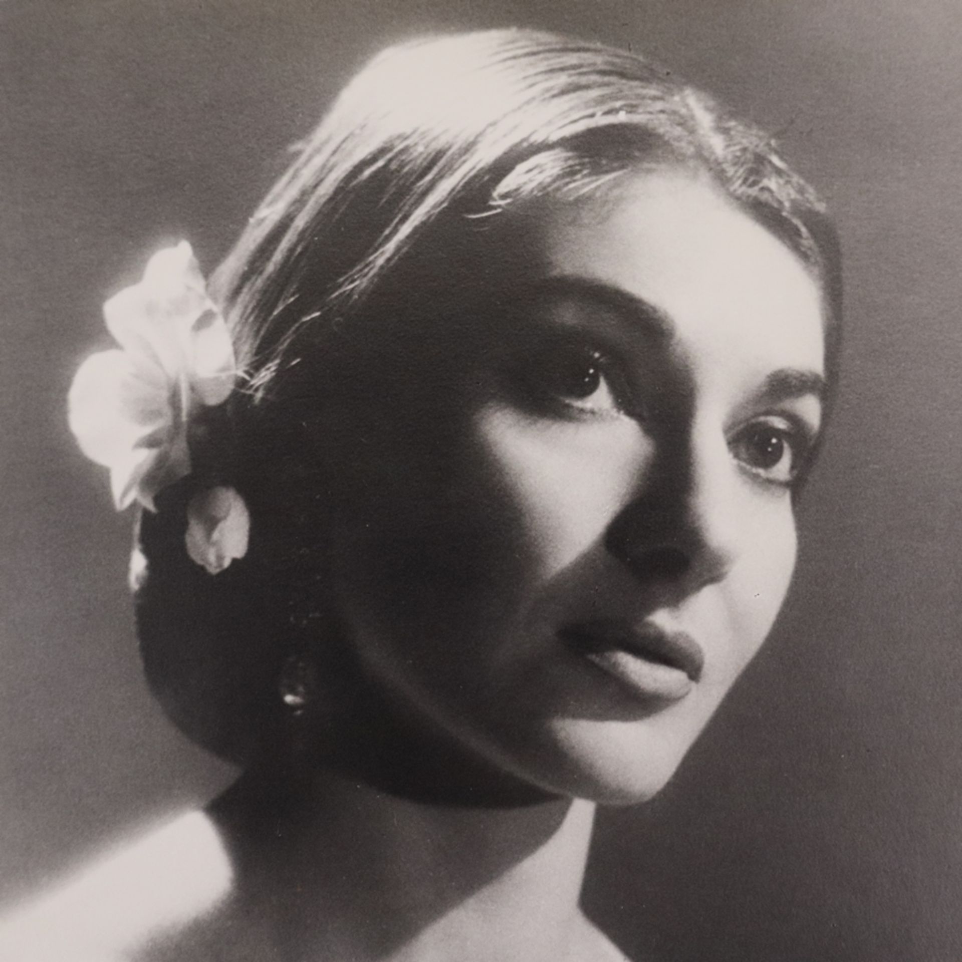 Konvolut: Drei Fotografien von Maria Callas - s/w Fotografien, verso handschriftlich bezeichnet "La - Bild 2 aus 6