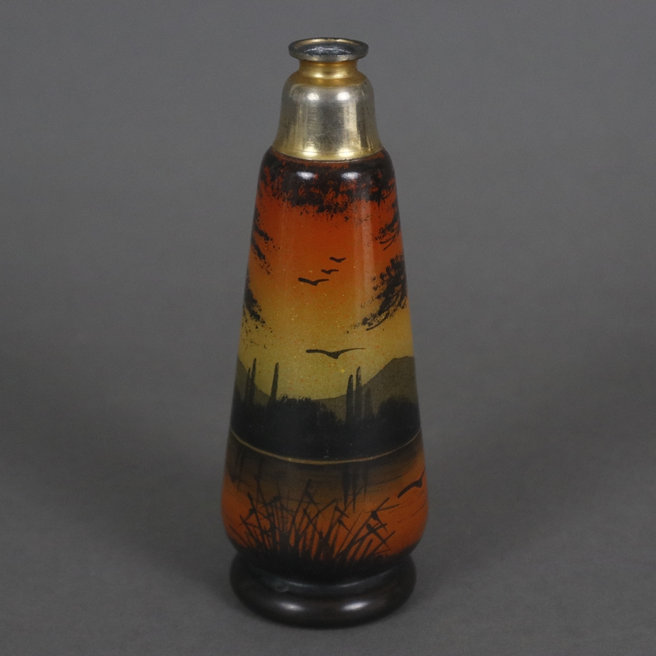 Jugendstil-Miniaturvase - wohl Frankreich, Anfang 20. Jh., farbloses Glas, bemalt mit Landschaftsde