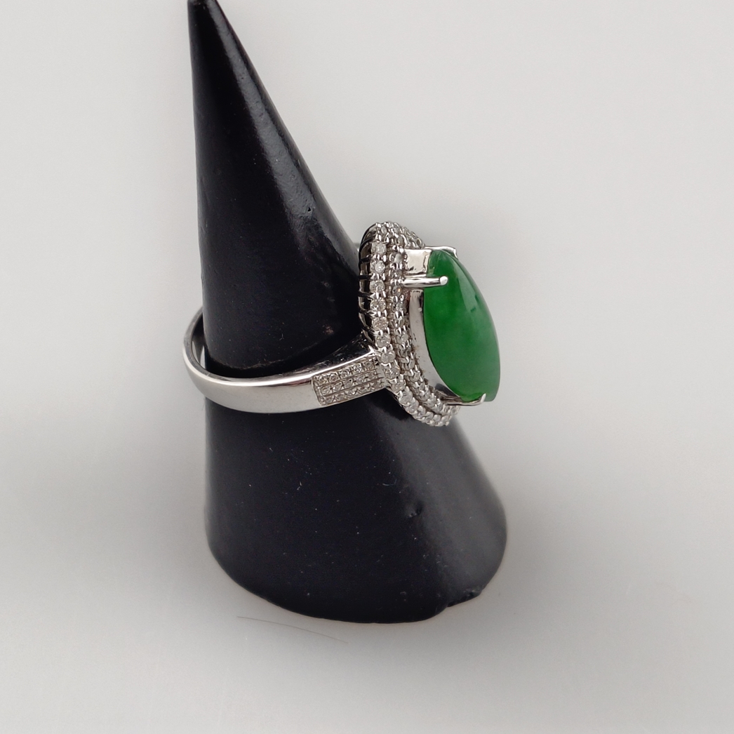 18K-Jadering mit Diamanten - Weißgold 750/000 (18K), navetteförmiger Ringkopf mit grüner Jade von c - Image 2 of 7