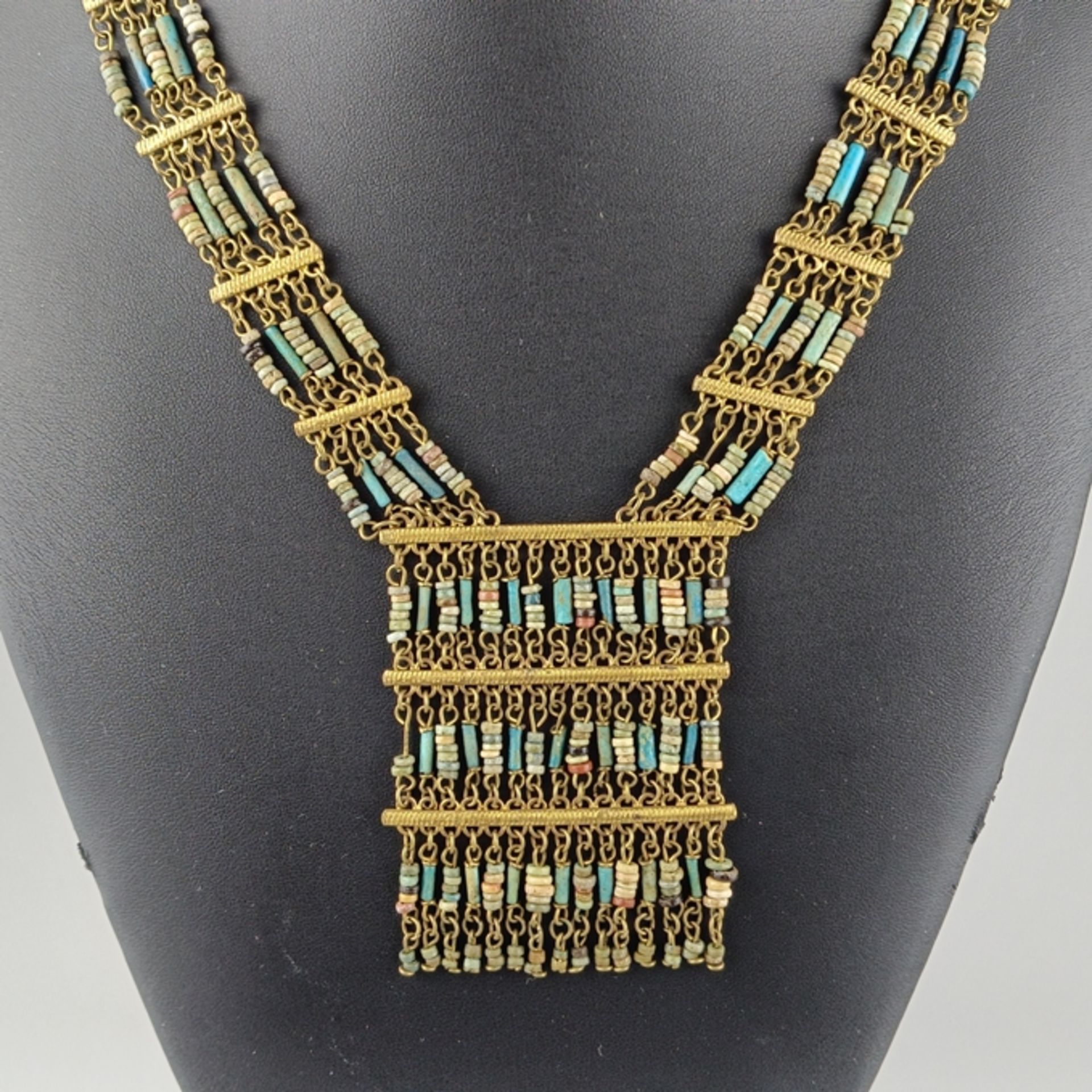 Brustschmuck im altägyptischen Stil - Ägypten, 1.Hälfte 20.Jh. bzw. älter, lange vielteilige Kette 