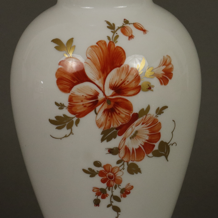 Vase - KPM Berlin, Form "Juventute/Jugend", Porzellan, schauseitig bemalt mit Blumenarrangement in - Image 3 of 5