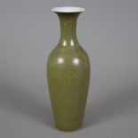Kleine Flaschenvase - China 20.Jh., Porzellan mit "Teadust"-Glasur, innen und unterseitig transpare