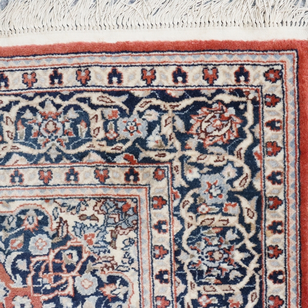Keschan - China, Wolle, ornamentaler Dekor mit floralen Motiven, Mehrfachborte, Gebrauchsspuren, fl - Image 5 of 6