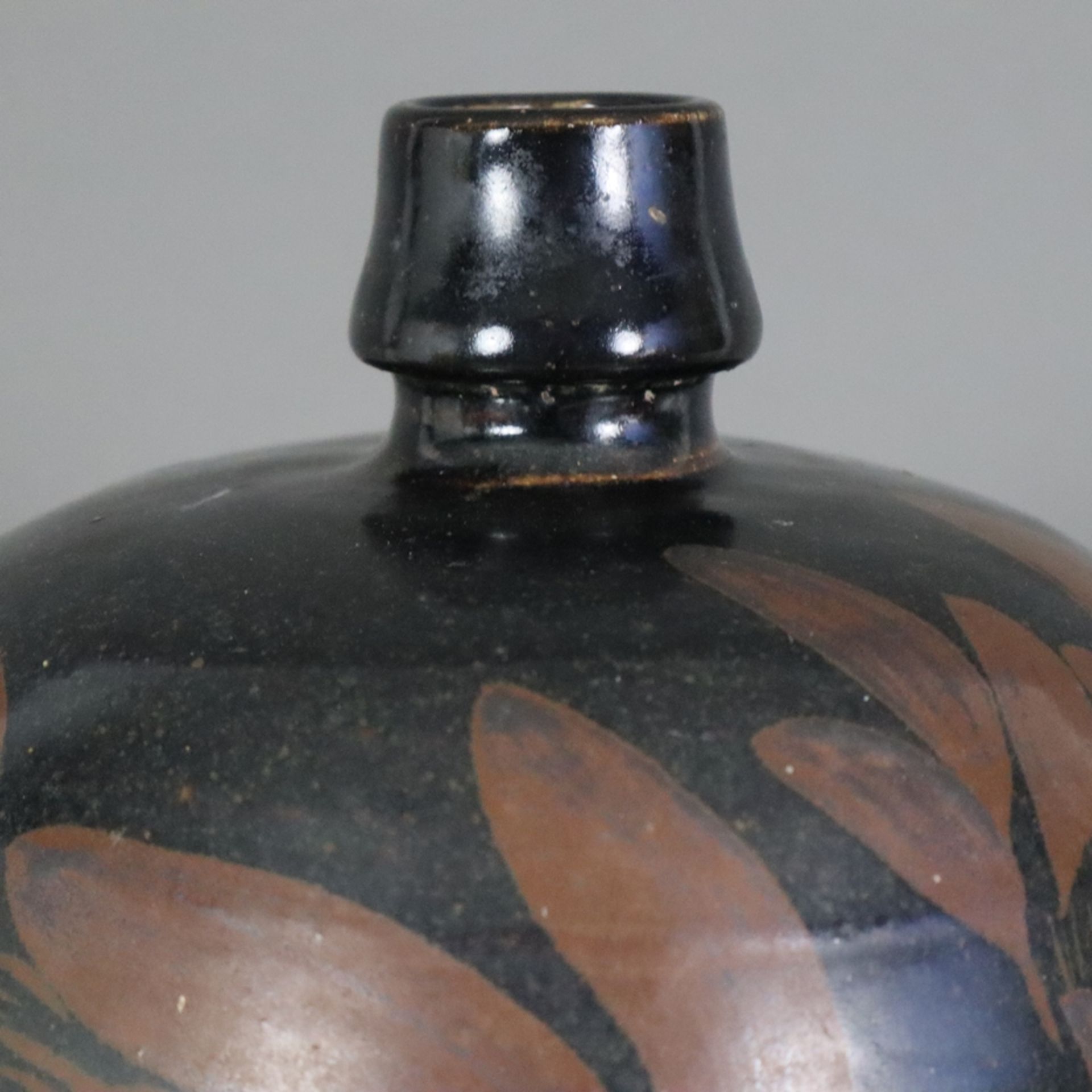 Vase 'Meiping' im Stil der 'Cizhou'-Ware - China, Steinzeug, länglicher schmaler Meiping-Typus, gan - Bild 3 aus 9