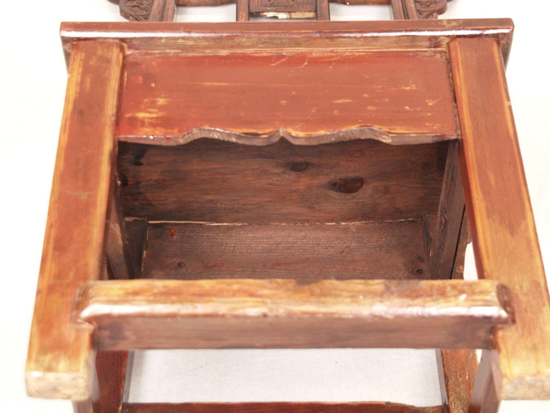 Stuhl - China, im Stil der Hutstühle, Mittelstreifen der Rückenlehne mit drei kleinen eingesetzten  - Bild 11 aus 11
