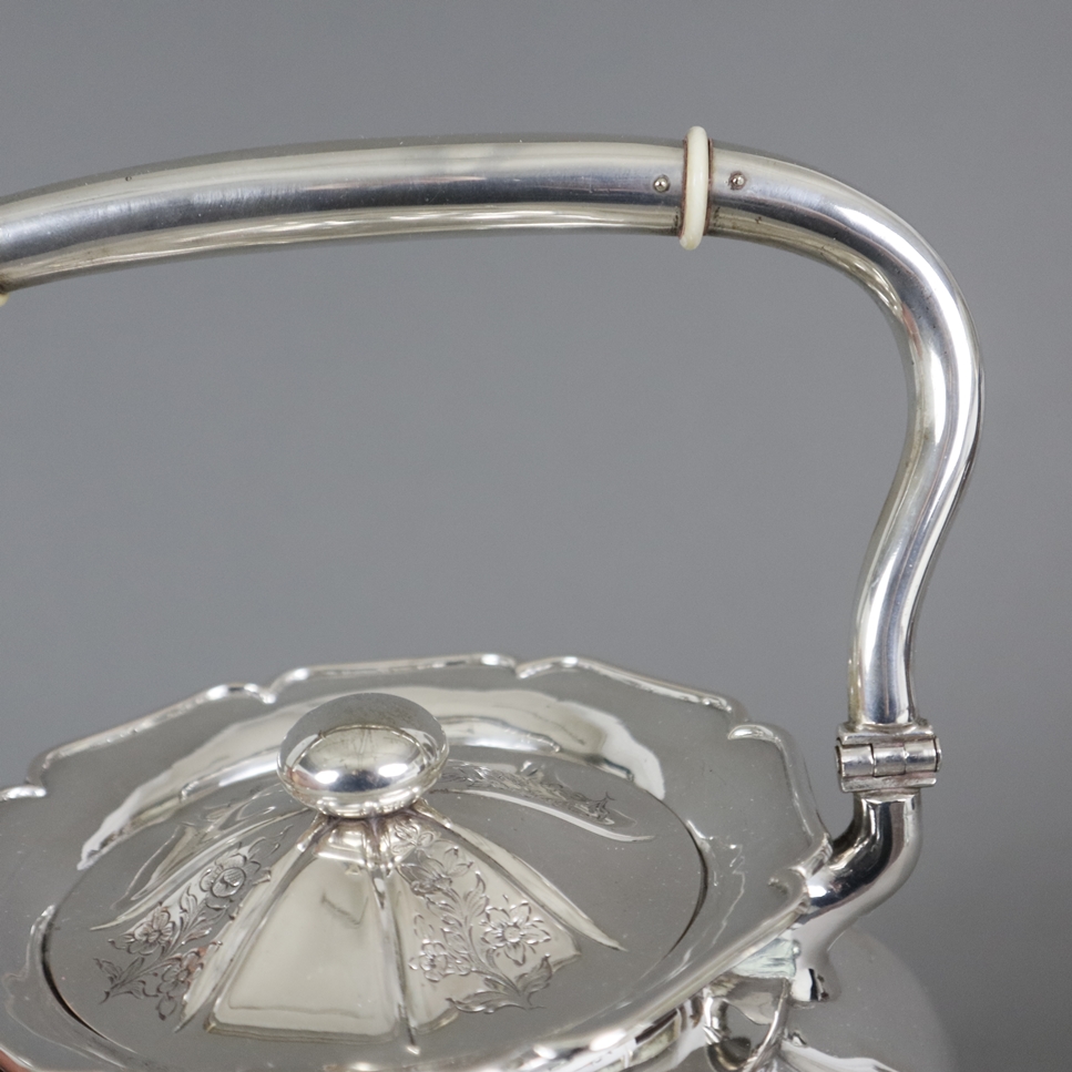 Prächtige Teekanne - deutsch, 800er Silber, ziselierter Blumendekor, Isolierringe aus Bein, Bodenun - Image 3 of 11