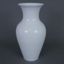 Balustervase - KPM, 20.Jh., Weißporzellan, glasiert, Bodenunterseite mit unterglasurblauer Zepterma