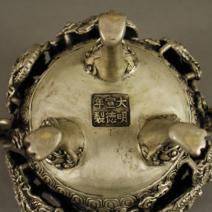 Weihrauchbrenner - China, silbriges Metall, gedrückt kugelige Schale mit Fabeltierhenkeln und vier - Image 9 of 9