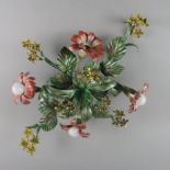 Florale Deckenleuchte - 4-flammig, Eisen / gehämmertes Eisenblech, in Gestalt eines Blumenarrangeme