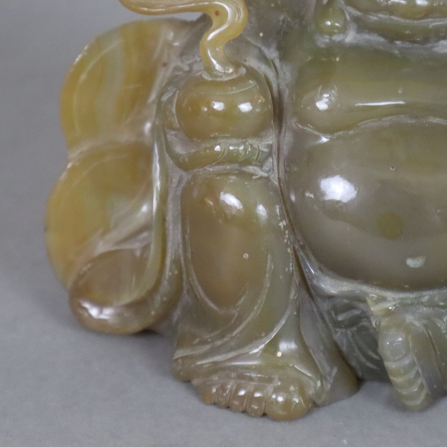 Budai - China, Achat fein geschnitten und poliert, vollplastisch gearbeitete Darstellung eines sitz - Image 4 of 10