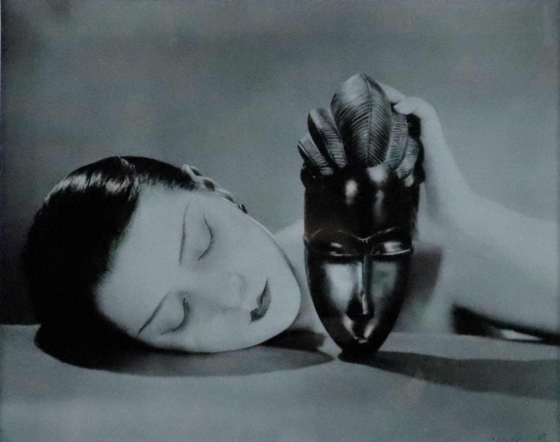 Man Ray (1890 Philadelphia -1976 Paris, nach) - "Noire et Blanche",schwarz/weißer Offsetdruck, im D