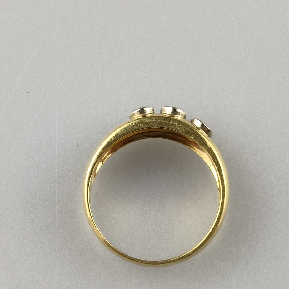 Goldring - Gelbgold 750/000 (18K), gestempelt, Besatz mit 1 facettierten Diamanten von ca. 0,09 ct. - Image 6 of 6