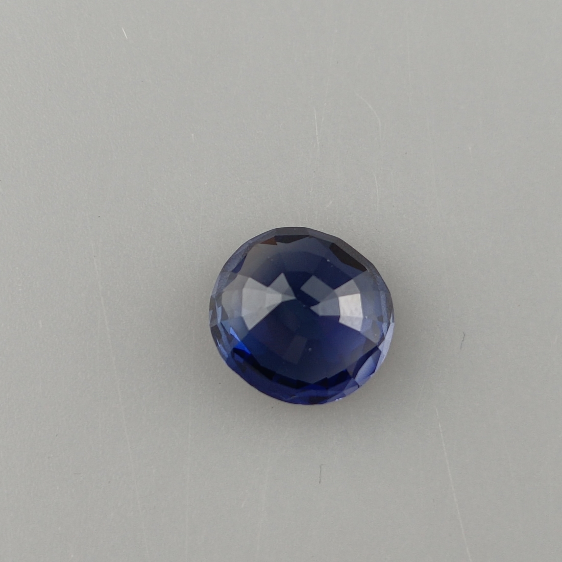Loser Saphir von 9,48 ct.- synthetisch, intensives Blau, Rundschliff, Gewicht 9,48 ct, Dm.ca. 13 mm - Image 4 of 5