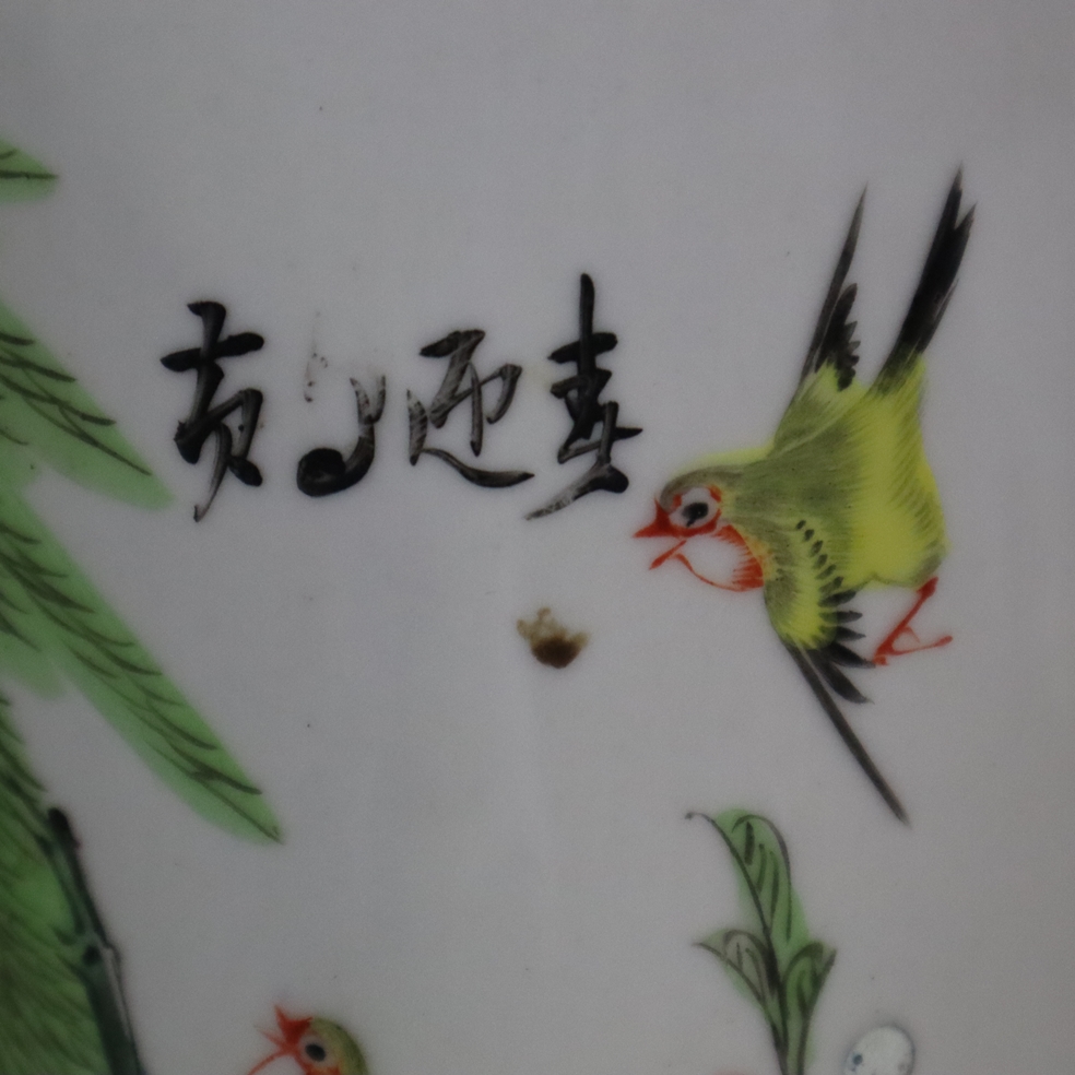 Hutstand - China, Republikzeit, Porzellan, zylindrische Wandung, Dekor in polychromen Emailfarben m - Image 3 of 8