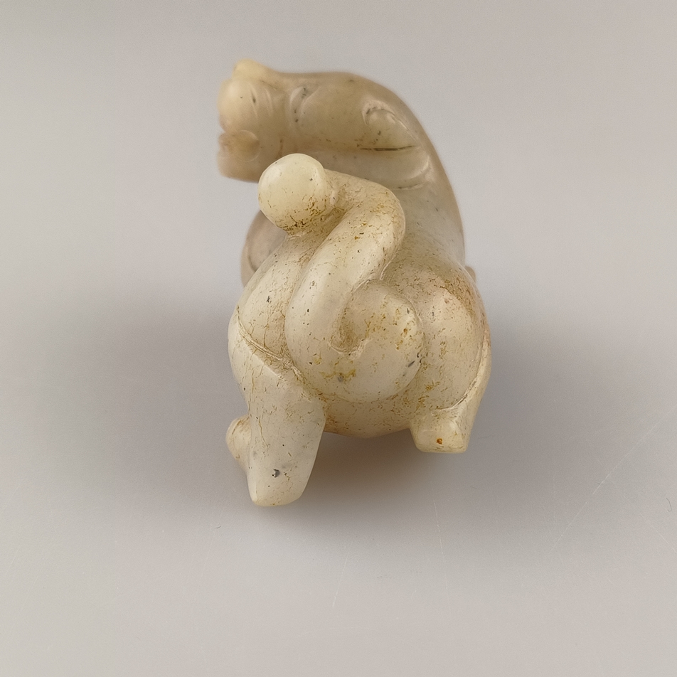Jadefigur "Bixie" - China, wohl Qing-Dynastie, eventuell früher, im Stil der Song / Yuan-Dynastie, - Image 3 of 7