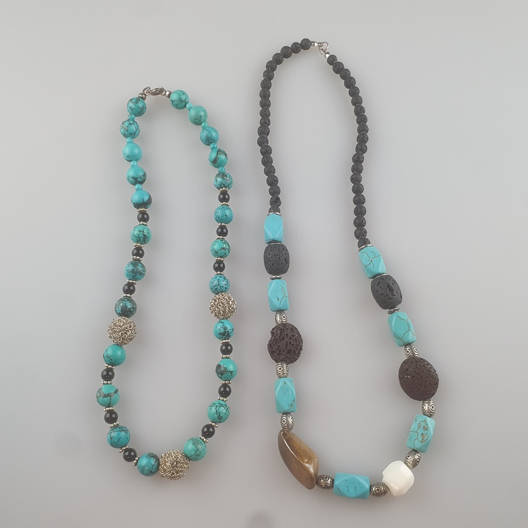 Zwei Halsketten -ausgefallen gestaltete Ketten mit Elementen aus Türkis/gefärbter Howlith, Lavastei - Image 3 of 6