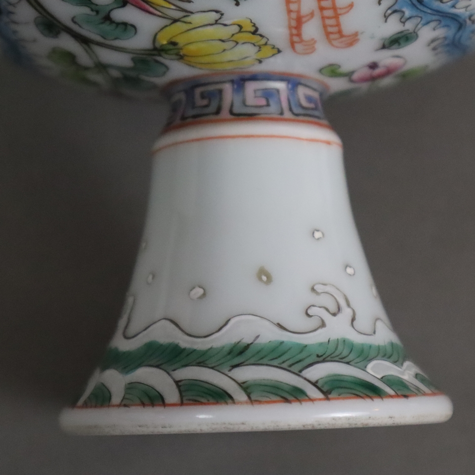 Fußschale - China, ausgehende Qing-Dynastie, Porzellan, moderat gemuldete Kuppa auf ausgestelltem H - Image 6 of 7